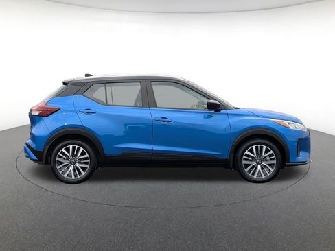 Used 2023 Nissan Kicks SV image 4