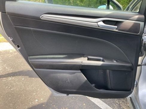 Used 2020 Ford Fusion SE FWD image 23