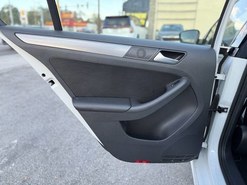 Used 2016 Volkswagen Jetta Sport image 20