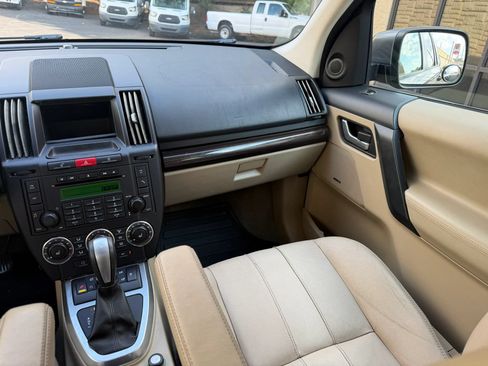 Used 2011 Land Rover LR2 HSE AWD/4WD image 13