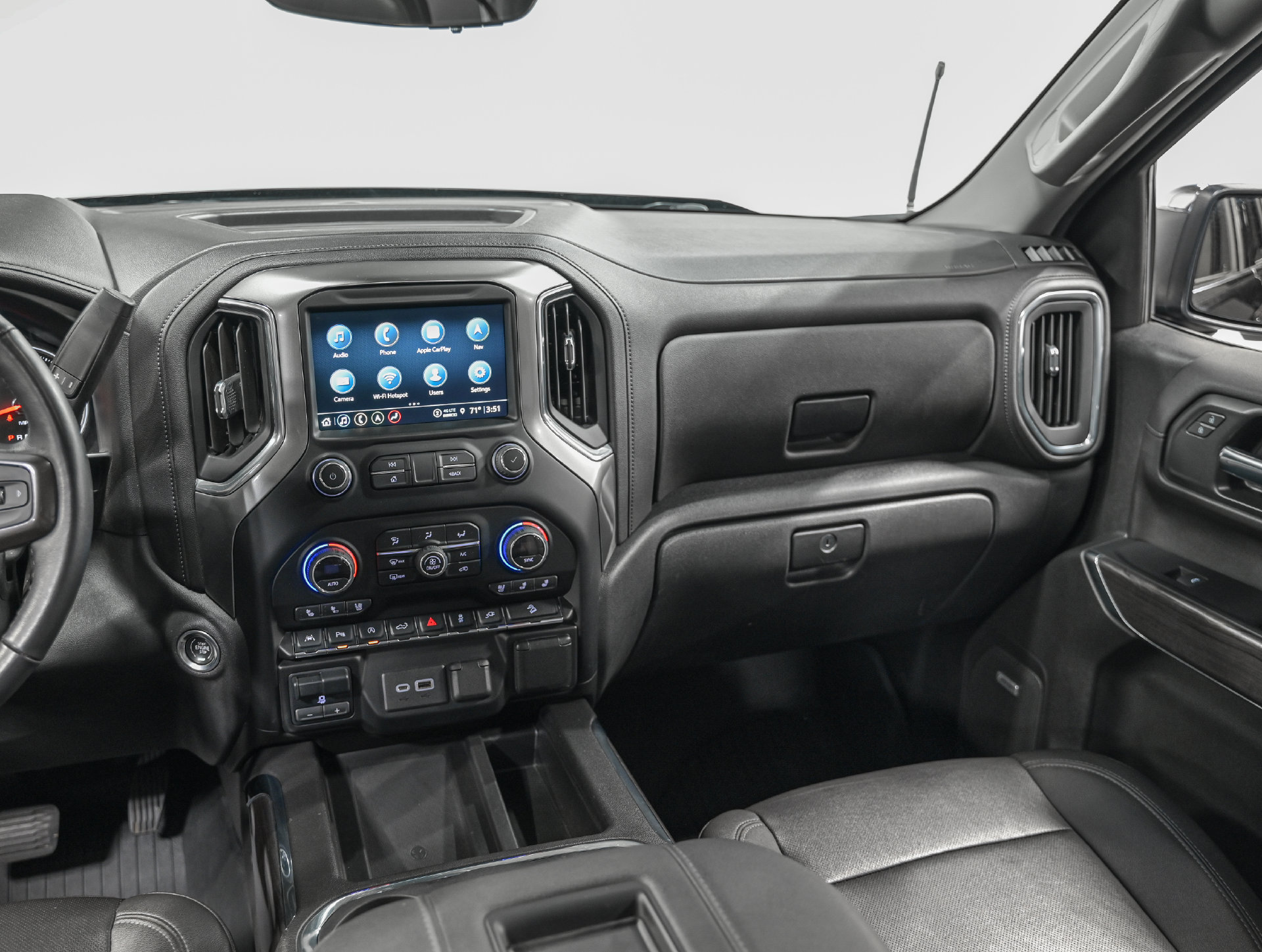 Used 2022 Chevrolet Silverado 1500 LTZ w/ LTZ Premium Package AWD/4WD image 30