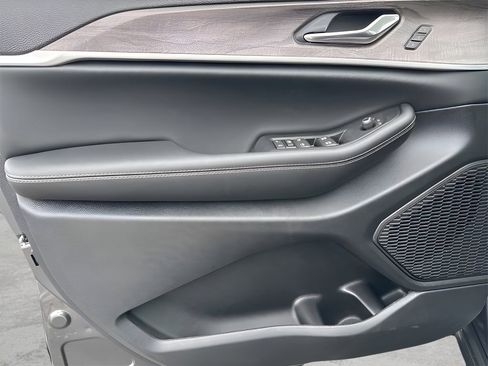 New 2025 Jeep Grand Cherokee Limited w/ Trailer Tow Package image 24