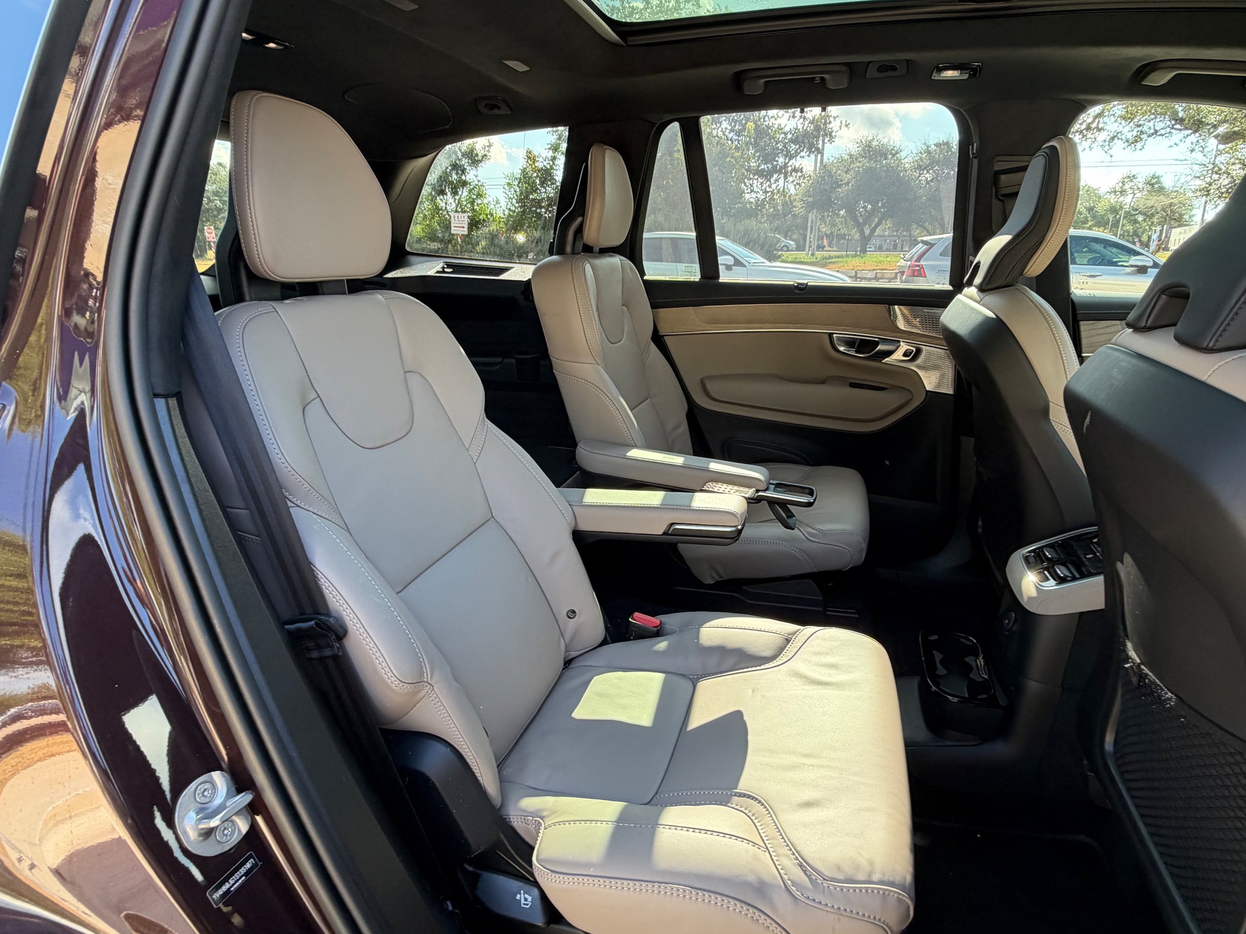 Certified 2025 Volvo XC90 T8 Ultra AWD/4WD image 12