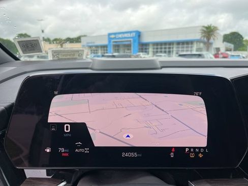 Used 2025 Chevrolet Suburban Z71 AWD/4WD image 22