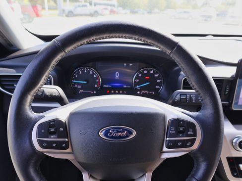 Used 2022 Ford Explorer XLT w/ Equipment Group 202A image 21