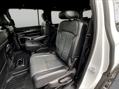 Used 2023 Jeep Wagoneer Series III w/ Convenience Group I AWD/4WD image 35