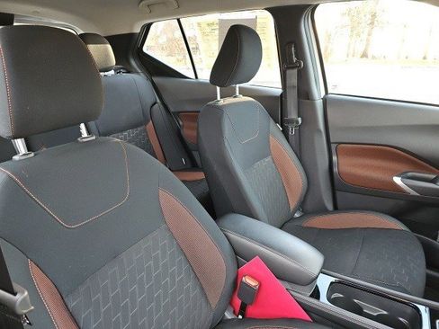 Used 2024 Nissan Kicks SR image 12