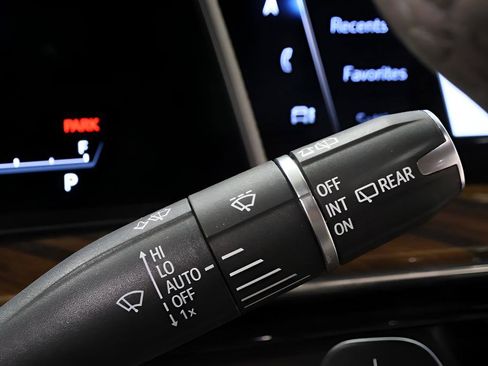 Used 2024 Cadillac Escalade ESV Sport Platinum w/ LPO, ONYX Package AWD/4WD image 19