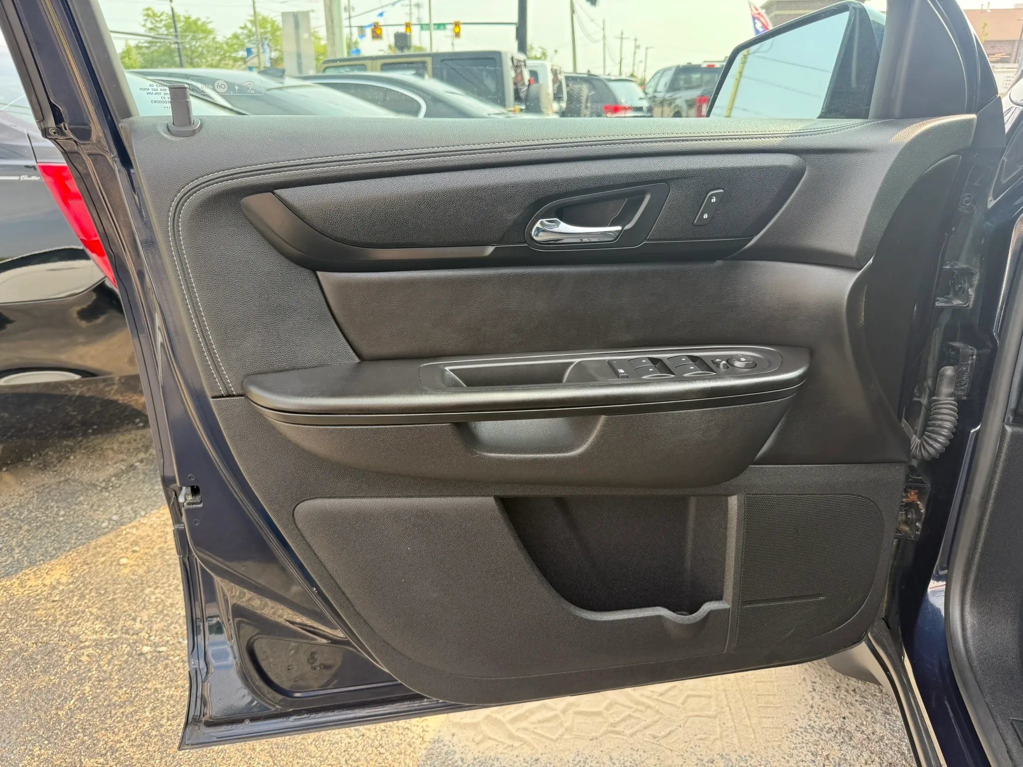 Used 2017 Chevrolet Traverse LT w/ Style and Technology Package FWD image 10