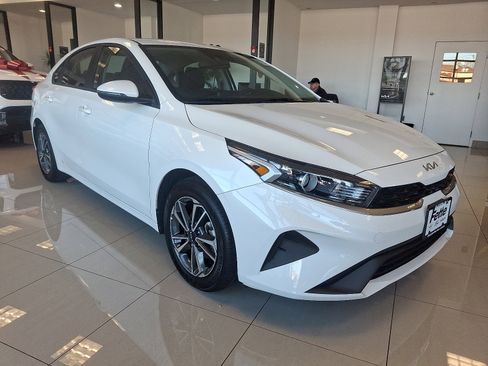 Certified 2023 Kia Forte LXS w/ LXS Technology Package image 3