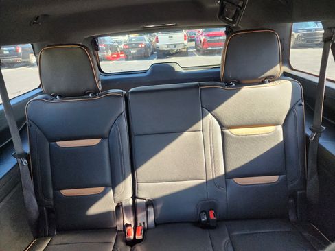 Used 2022 GMC Yukon XL AT4 image 18