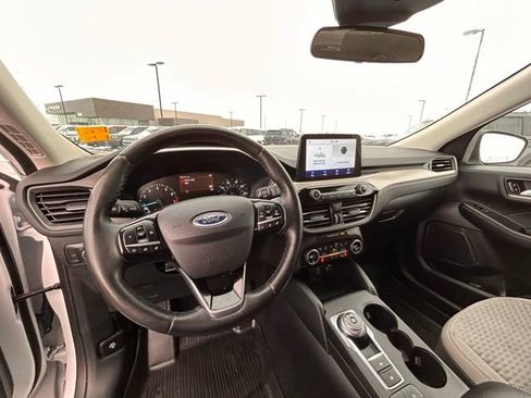 Used 2021 Ford Escape SE w/ SE Sport Appearance Package image 21