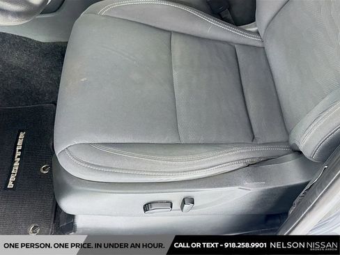 Used 2024 Nissan Frontier SV w/ Technology Package RWD image 18