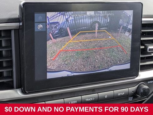 Used 2025 Hyundai Venue SEL FWD image 17