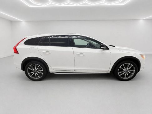 Used 2016 Volvo V60 T5 Cross Country AWD/4WD image 2