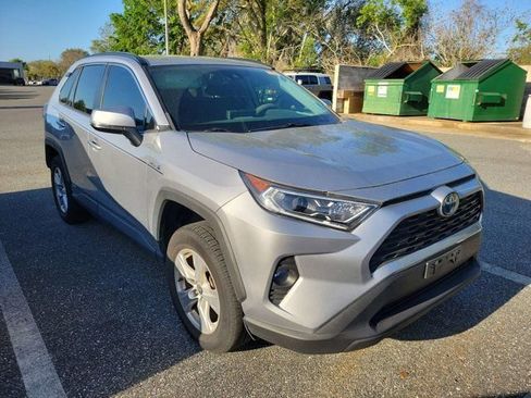Used 2021 Toyota RAV4 XLE image 2