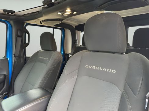 Used 2020 Jeep Gladiator Overland w/ Dual Top Group image 9