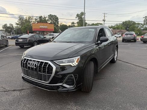 Used 2023 Audi Q3 2.0T Premium Plus w/ Premium Plus Package AWD/4WD image 2