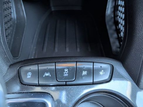 Used 2023 Chevrolet TrailBlazer ACTIV w/ Sun and Liftgate Package FWD image 29