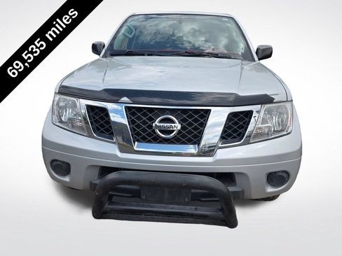 Used 2019 Nissan Frontier SV AWD/4WD image 2