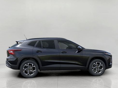 New 2026 Chevrolet Trax LT w/ Driver Confidence Package FWD image 5