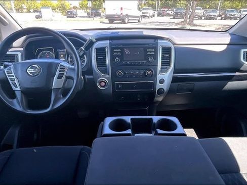 Used 2017 Nissan Titan SV RWD image 14