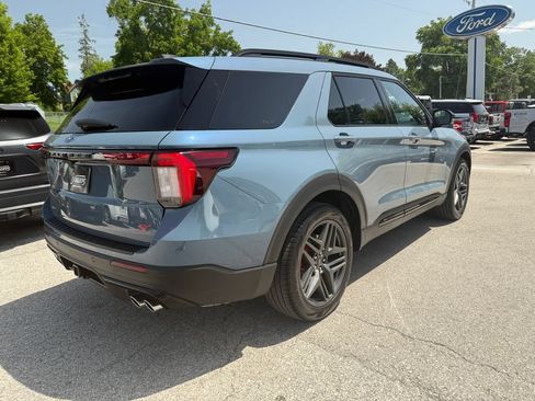 Used 2025 Ford Explorer ST AWD/4WD image 5