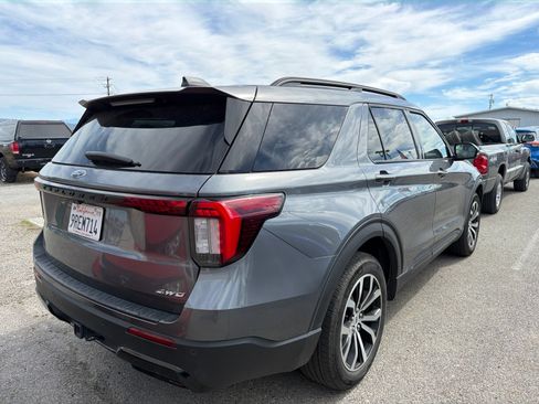 Used 2025 Ford Explorer ST-Line AWD/4WD image 5