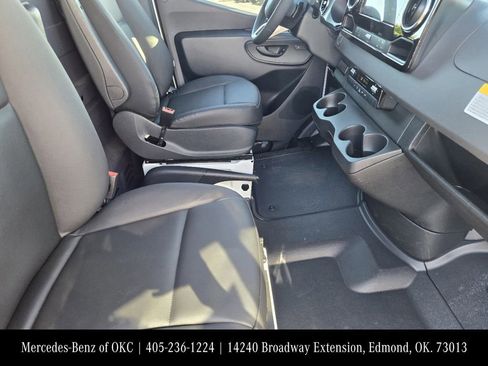 Used 2025 Mercedes-Benz Sprinter 2500 image 14