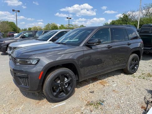 New 2026 Jeep Grand Cherokee Limited w/ Limited Altitude Package AWD/4WD image 8