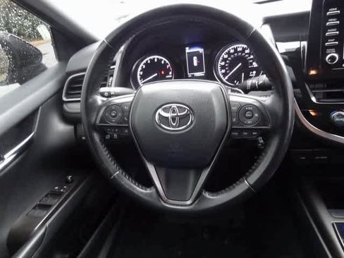 Used 2021 Toyota Camry SE image 11