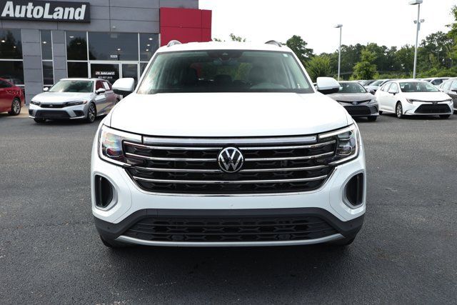 Used 2025 Volkswagen Atlas SE AWD/4WD image 2
