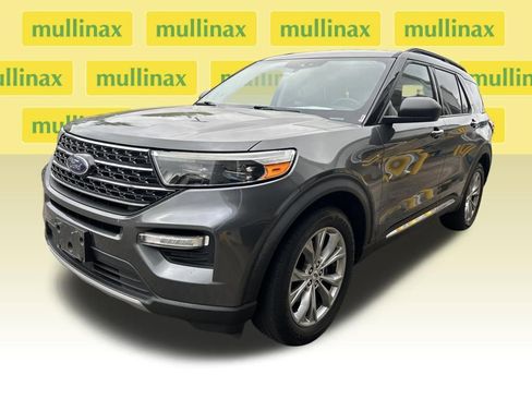 Used 2020 Ford Explorer XLT w/ Equipment Group 202A image 4
