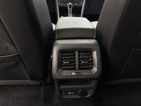 Used 2023 Volkswagen Tiguan SE AWD/4WD image 60