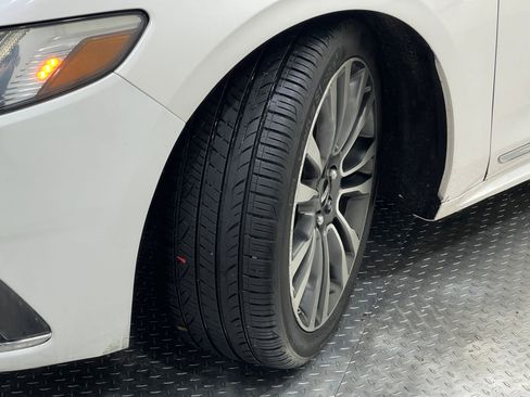 Used 2018 Lincoln Continental Select AWD/4WD image 36