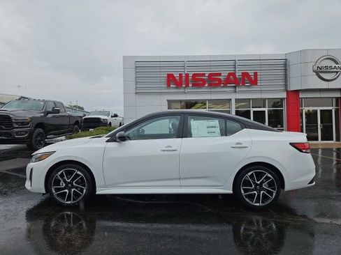 New 2025 Nissan Sentra SR FWD image 2