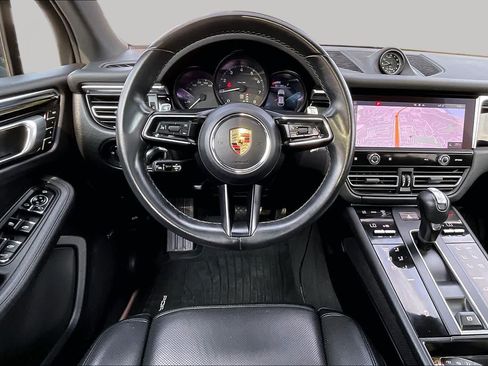 Used 2024 Porsche Macan AWD/4WD image 6