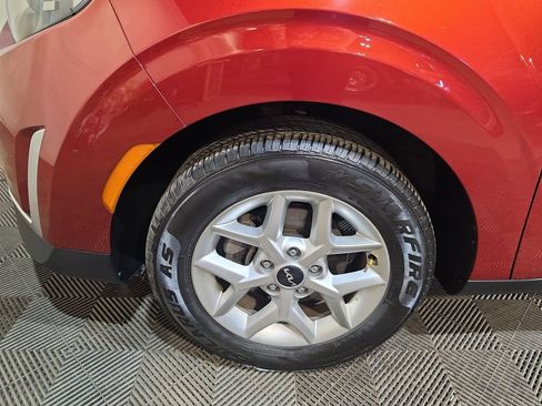 Used 2024 Kia Soul LX w/ Option Group 015 FWD image 18