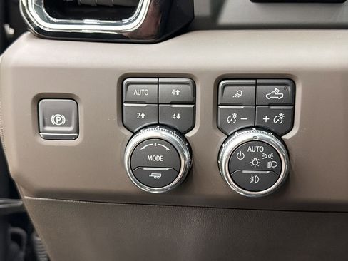 Used 2025 GMC Sierra 3500 Denali w/ Denali Reserve Package image 30