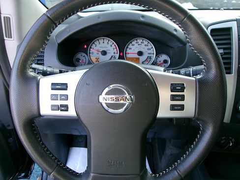 Used 2018 Nissan Frontier PRO-4X image 19