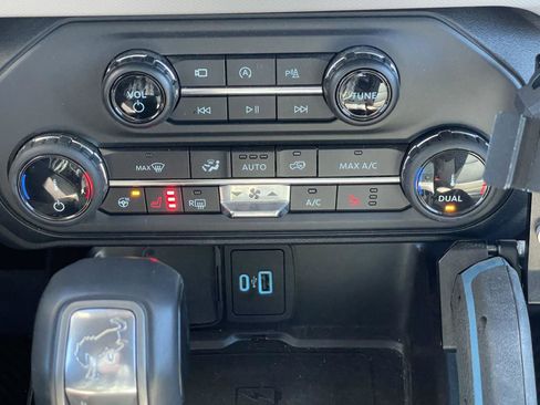 Used 2022 Ford Bronco Wildtrak image 27