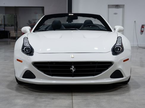 Used 2016 Ferrari California T RWD image 73