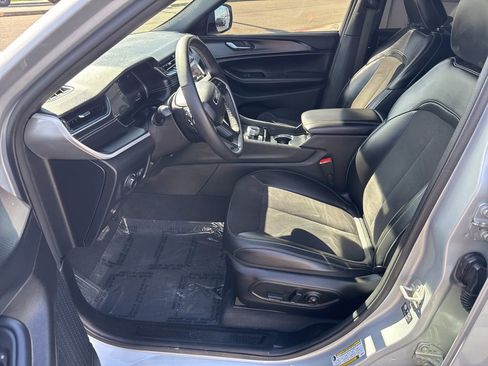 Used 2023 Jeep Grand Cherokee L Laredo image 19