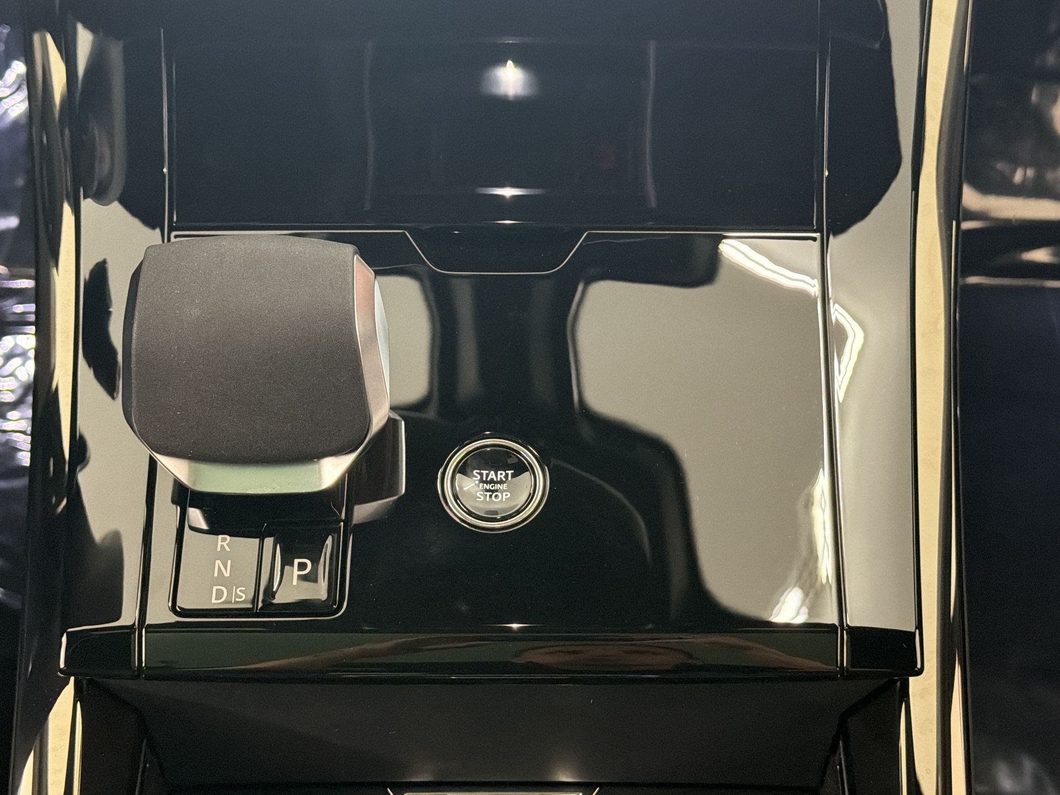 New 2026 Land Rover Range Rover Sport SE AWD/4WD image 17