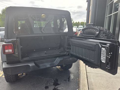 Used 2021 Jeep Wrangler Sport AWD/4WD image 29