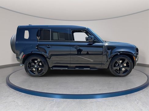 New 2025 Land Rover Defender 110 V8 image 4
