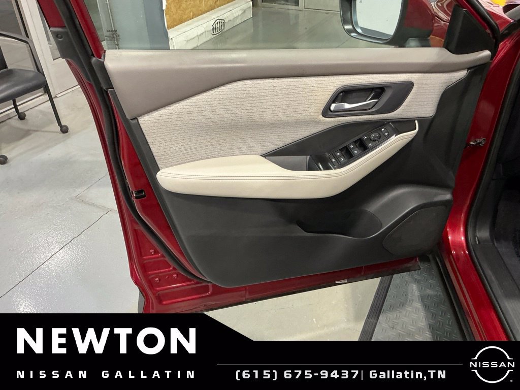 Used 2023 Nissan Rogue SV FWD image 31