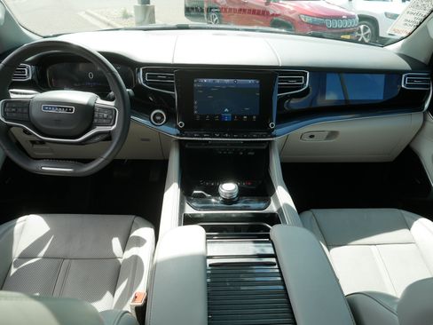 Used 2022 Jeep Wagoneer Series I w/ Convenience Group I AWD/4WD image 10