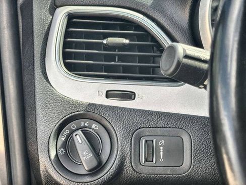 Used 2019 Dodge Journey SE w/ Premium Group FWD image 17