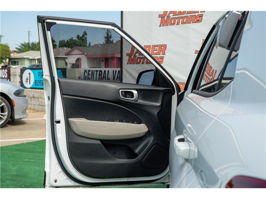 Used 2020 Hyundai Venue SEL w/ Convenience + Premium Package FWD image 39